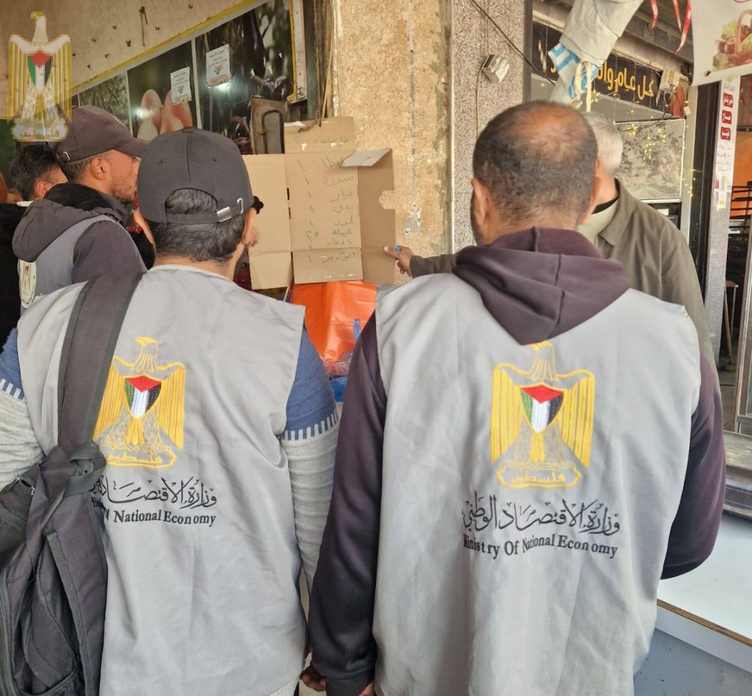 طواقم حماية المستهلك تنظم 121 جولة وزيارة تفتيشية على الأسواق والمحال التجارية ونقاط البيع بالمحافظة الوسطى