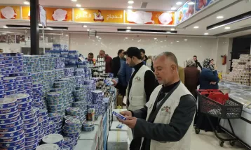 الاقتصاد: مكتب رفح يجري جولات تفقدية للمحلات التجارية والمولات والأسواق الشعبية