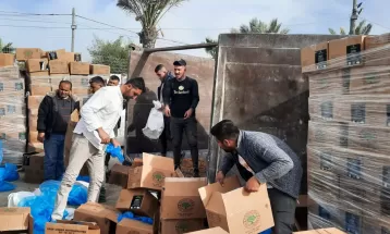 الاقتصاد: طواقم معبر كرم أبو سالم تتلف 24 مشطاح عين جمل منتهي الصلاحية