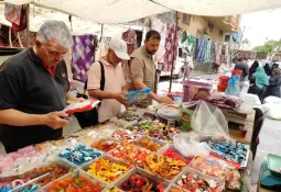 طواقمنا تنفذ 60 زيارة تفقدية على المحال والأسواق في محافظات قطاع غزة