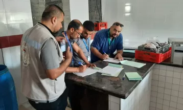 الإقتصاد:لجنة العمل المشترك تضبط وتتلف (120) كيلو لحوم دجاج وحبش فاسد بالمحافظة الوسطى