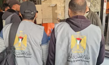 طواقم حماية المستهلك تنظم 121 جولة وزيارة تفتيشية على الأسواق والمحال التجارية ونقاط البيع بالمحافظة الوسطى